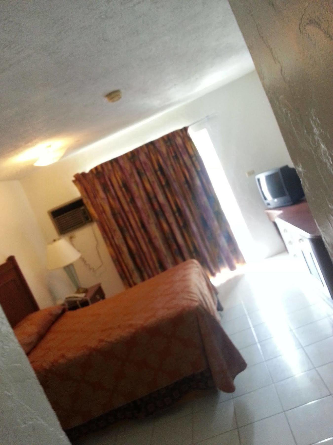 Nettie'S Different Of Nassau Casuarina'S Hotel Exterior foto