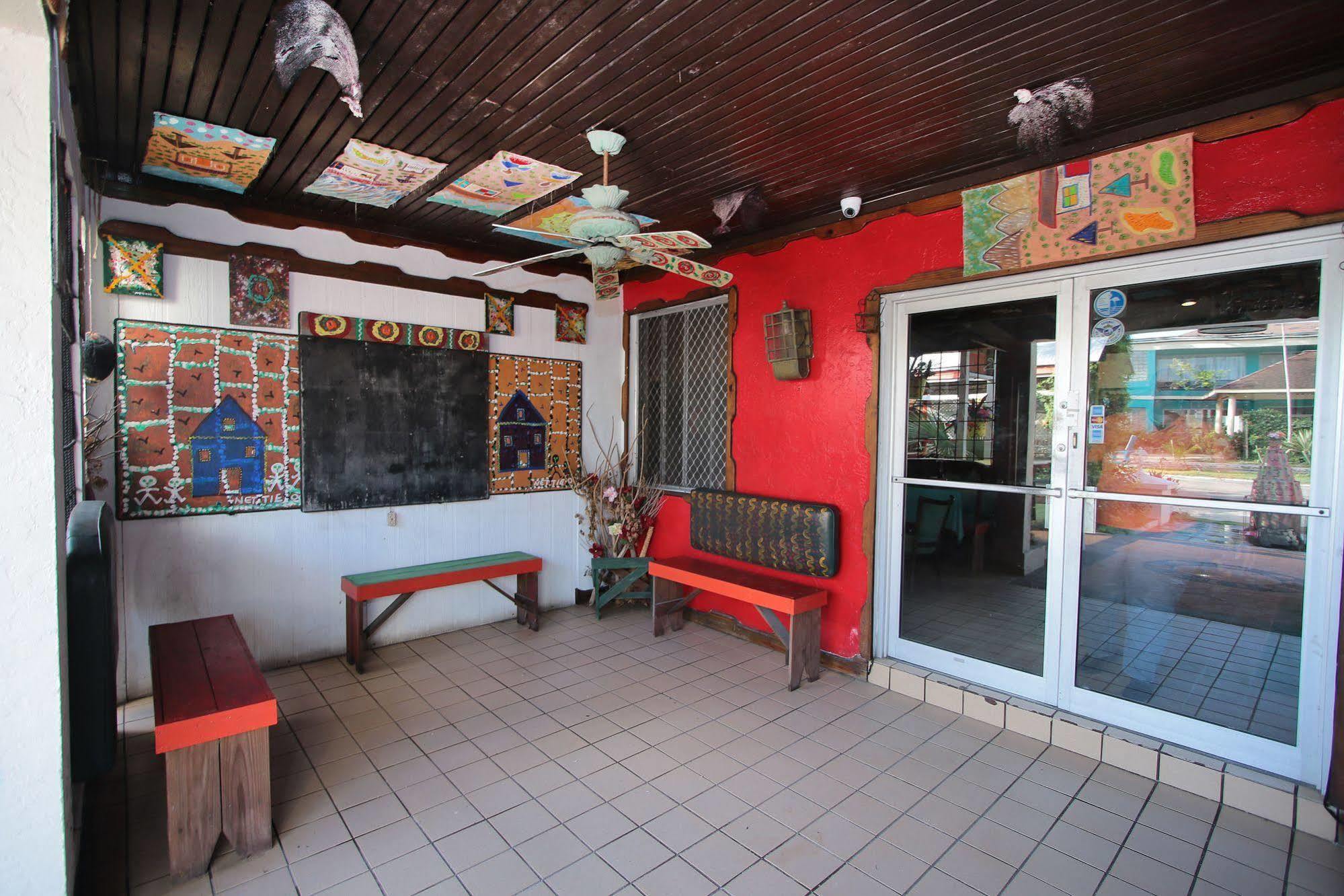 Nettie'S Different Of Nassau Casuarina'S Hotel Exterior foto